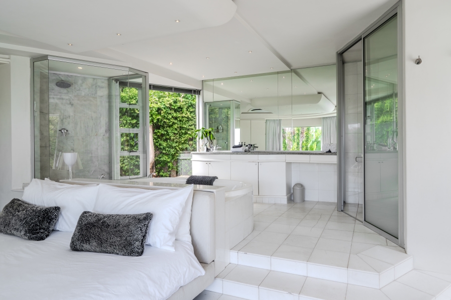 8 Bedroom Property for Sale in Camps Bay Western Cape